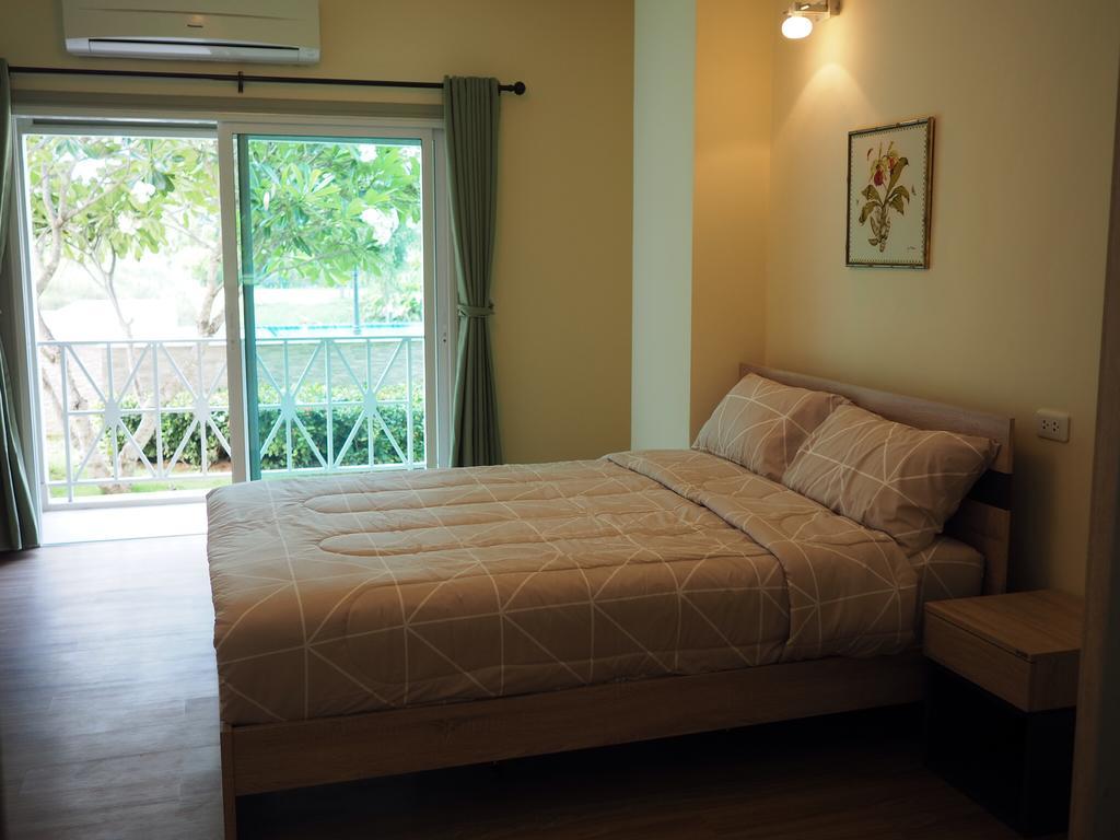 Appartamento Baan Rub Lom By Jane Pak Chong Esterno foto